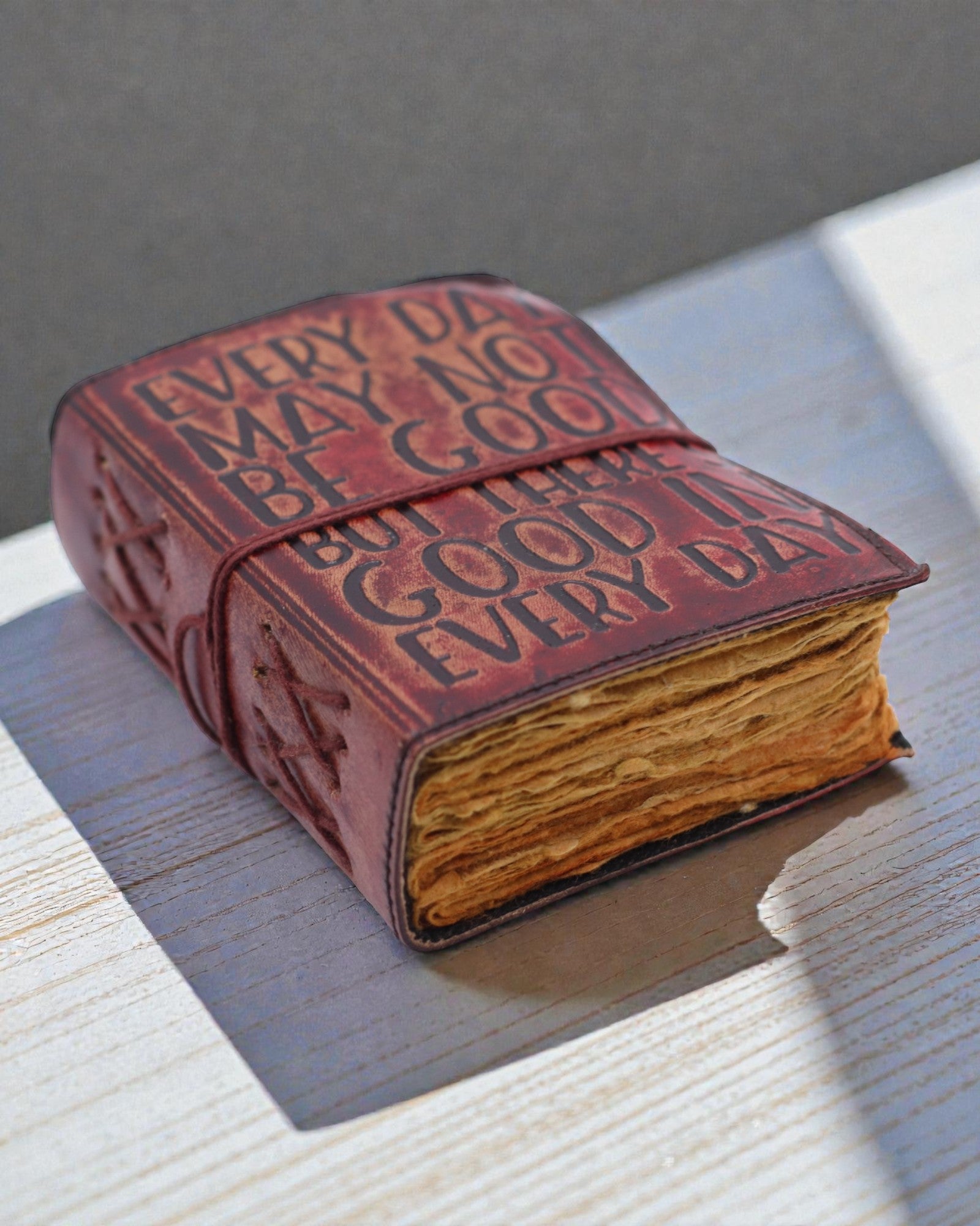 Dies Bona – Leren notitieboek Niet elke dag hoeft goed te zijn