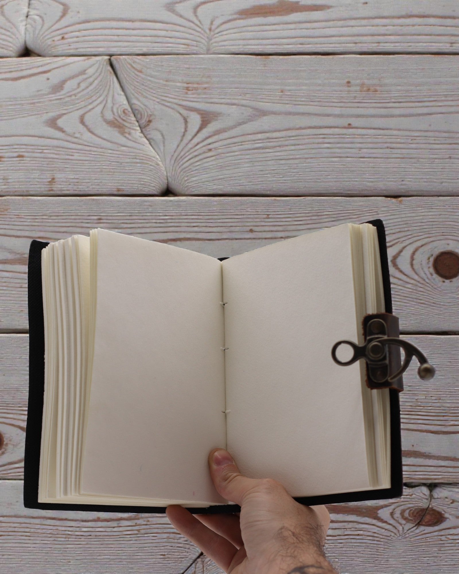 Carnet en cuir imprimé – Arrêtez le défilement anxiogène (17,8 × 12,7 cm)