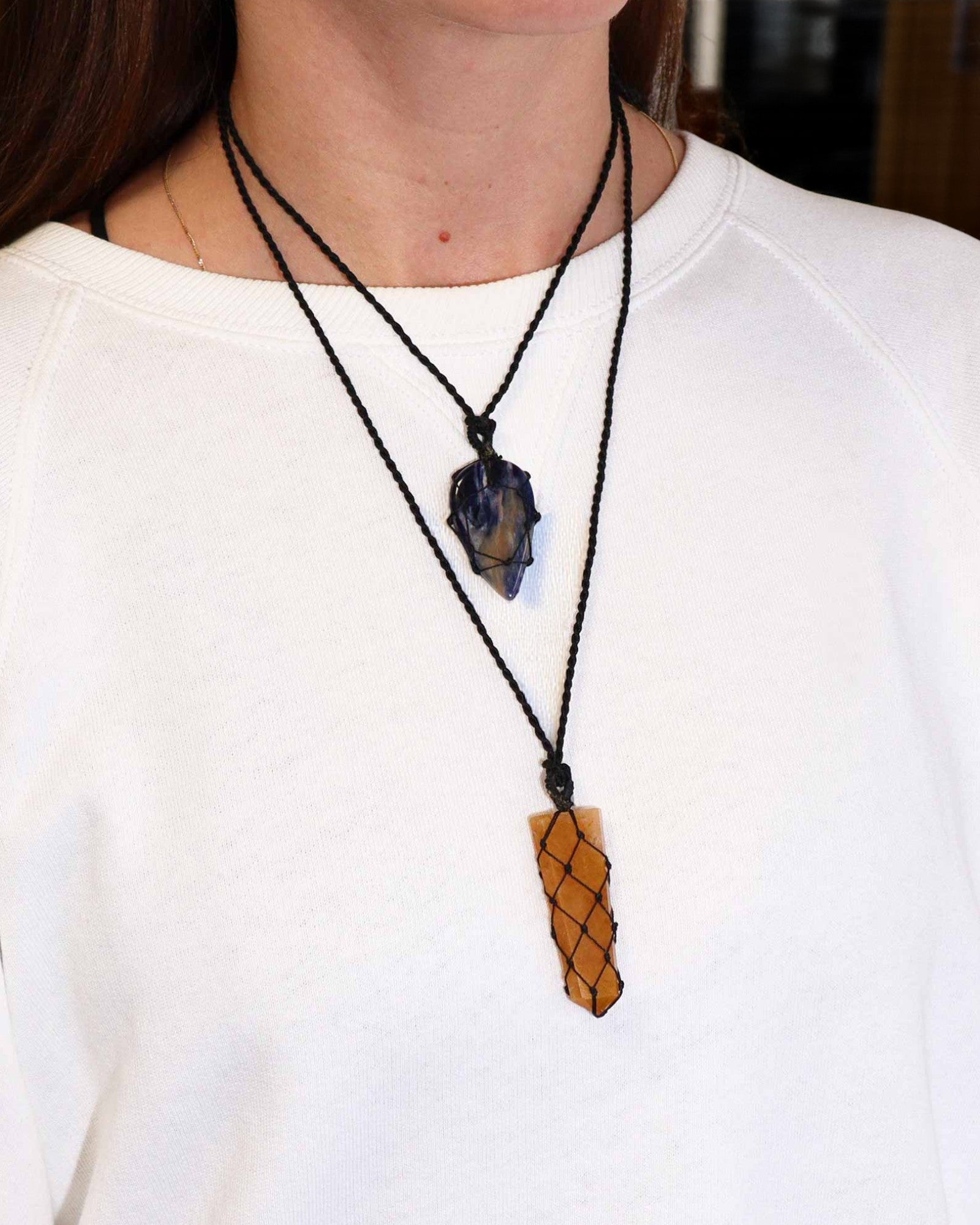Larme de calme – Collier macramé avec sodalite