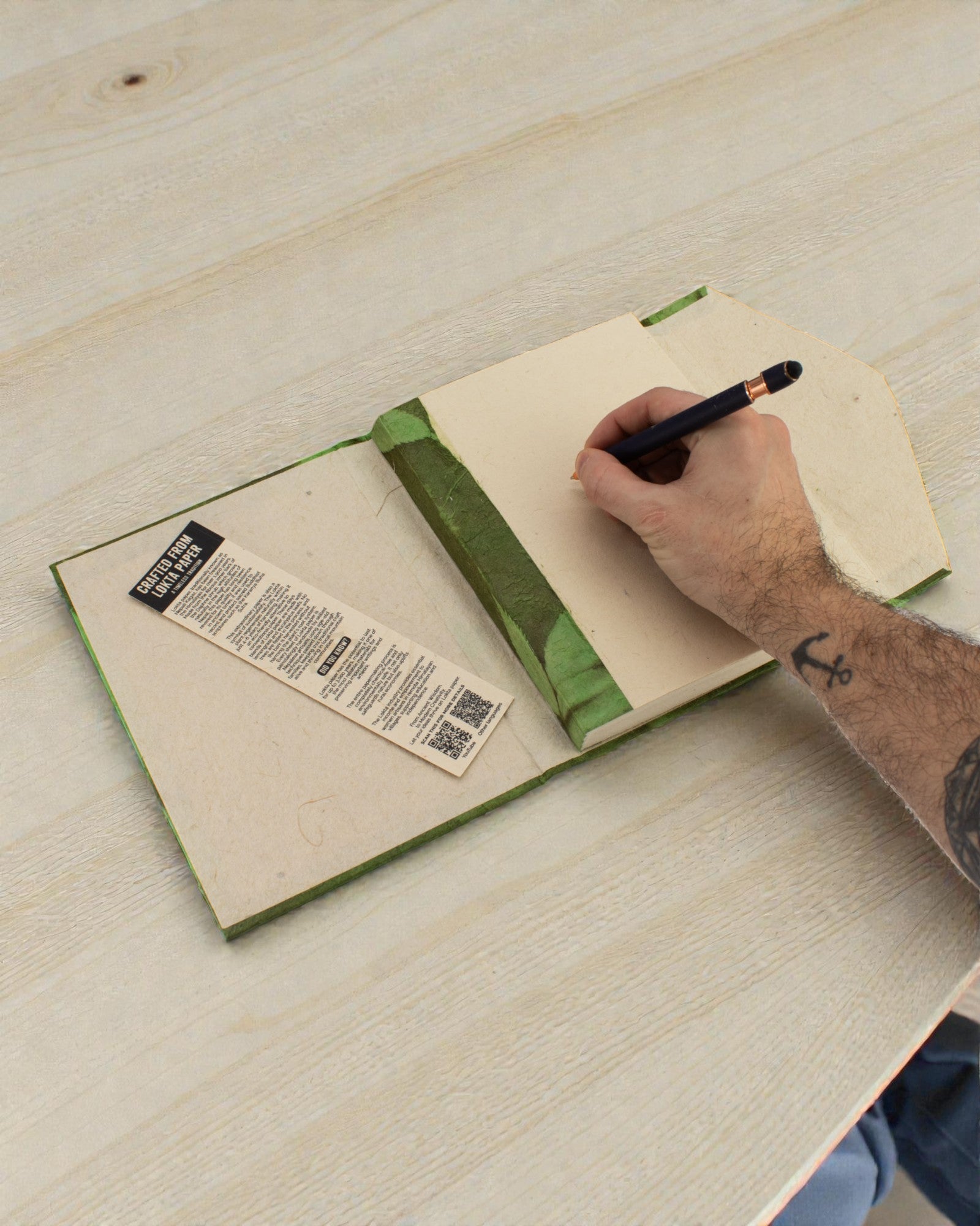 Grand carnet Lokta à fleurs audacieuses – vert forêt (45 feuilles, 21 x 15 cm)