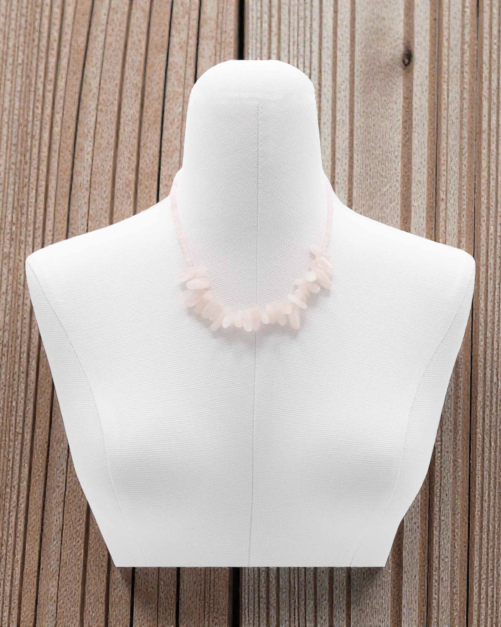 Éclat rosé – Collier de longues pierres en quartz rose