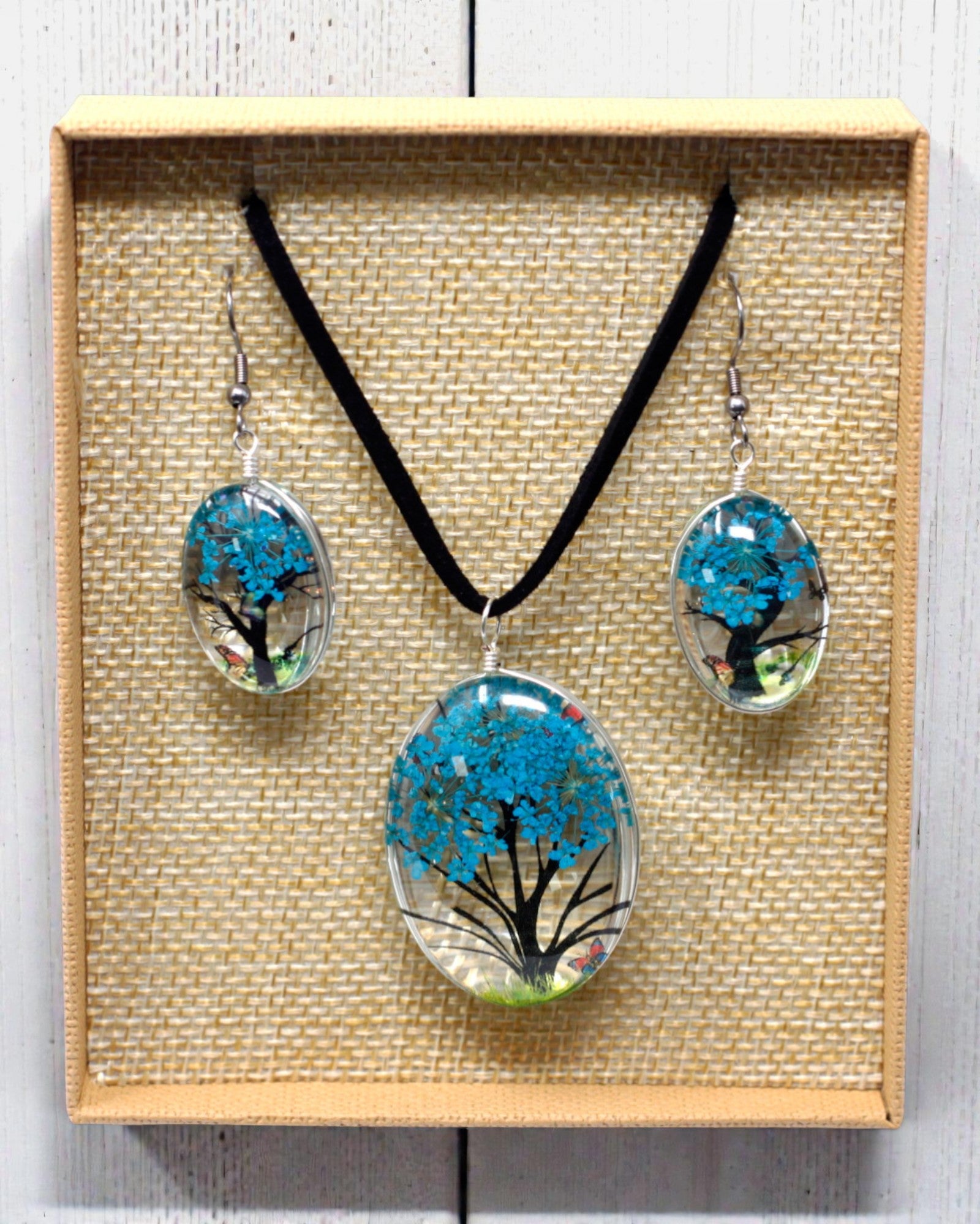 Meeresbrise – Blaugrünes Schmuckset mit getrockneten Blumen Baum des Lebens
