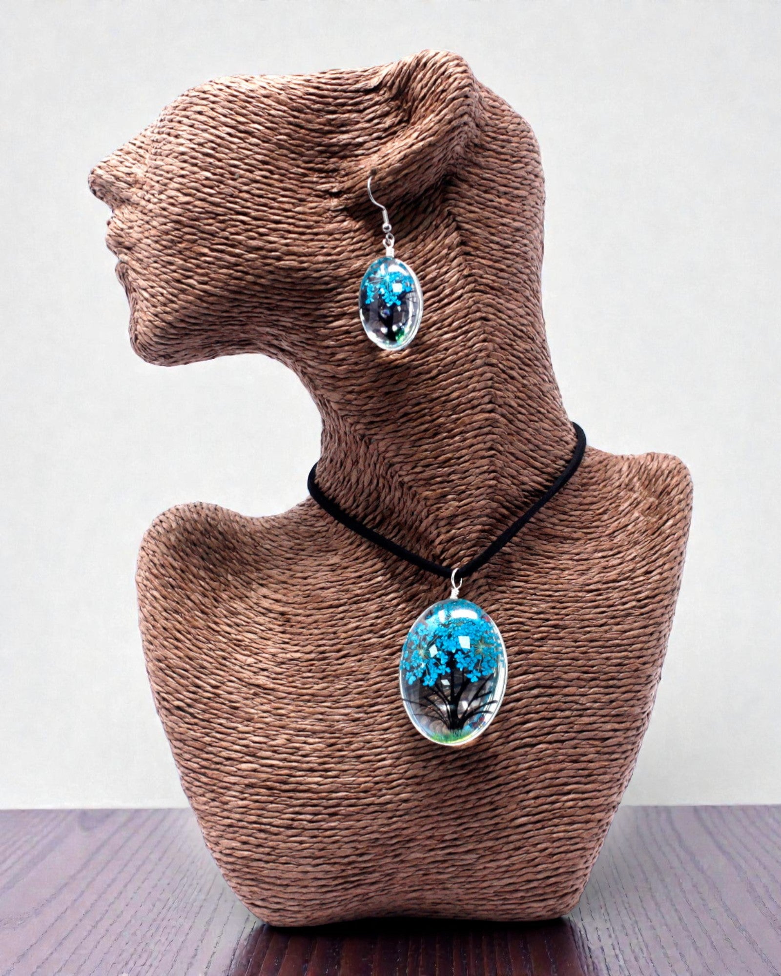 Meeresbrise – Blaugrünes Schmuckset mit getrockneten Blumen Baum des Lebens