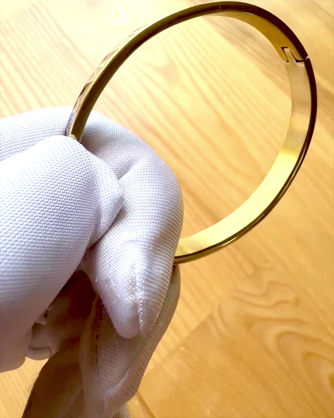 Bracelet "Czas Elegancji" - couleur or Acier Inoxydable avec Chiffres Romains, possibilité de personnalisation par gravure