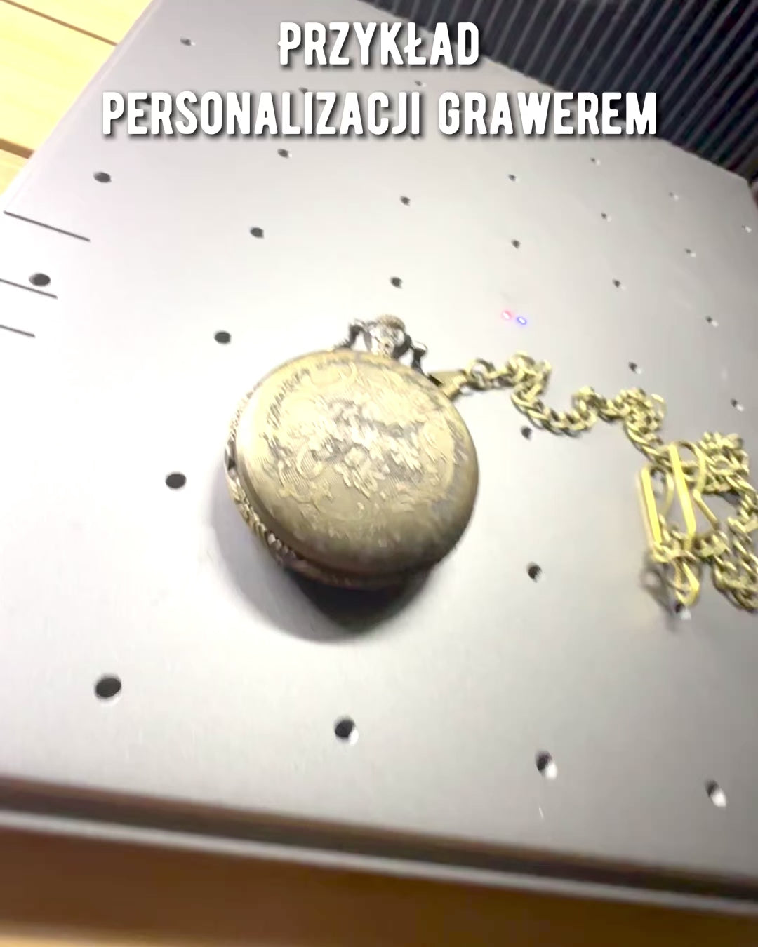 Montre de Poche Classique à Quartz avec Carte du Monde – Pendentif avec Chaîne Style Vintage pour Elle et Lui, gravure