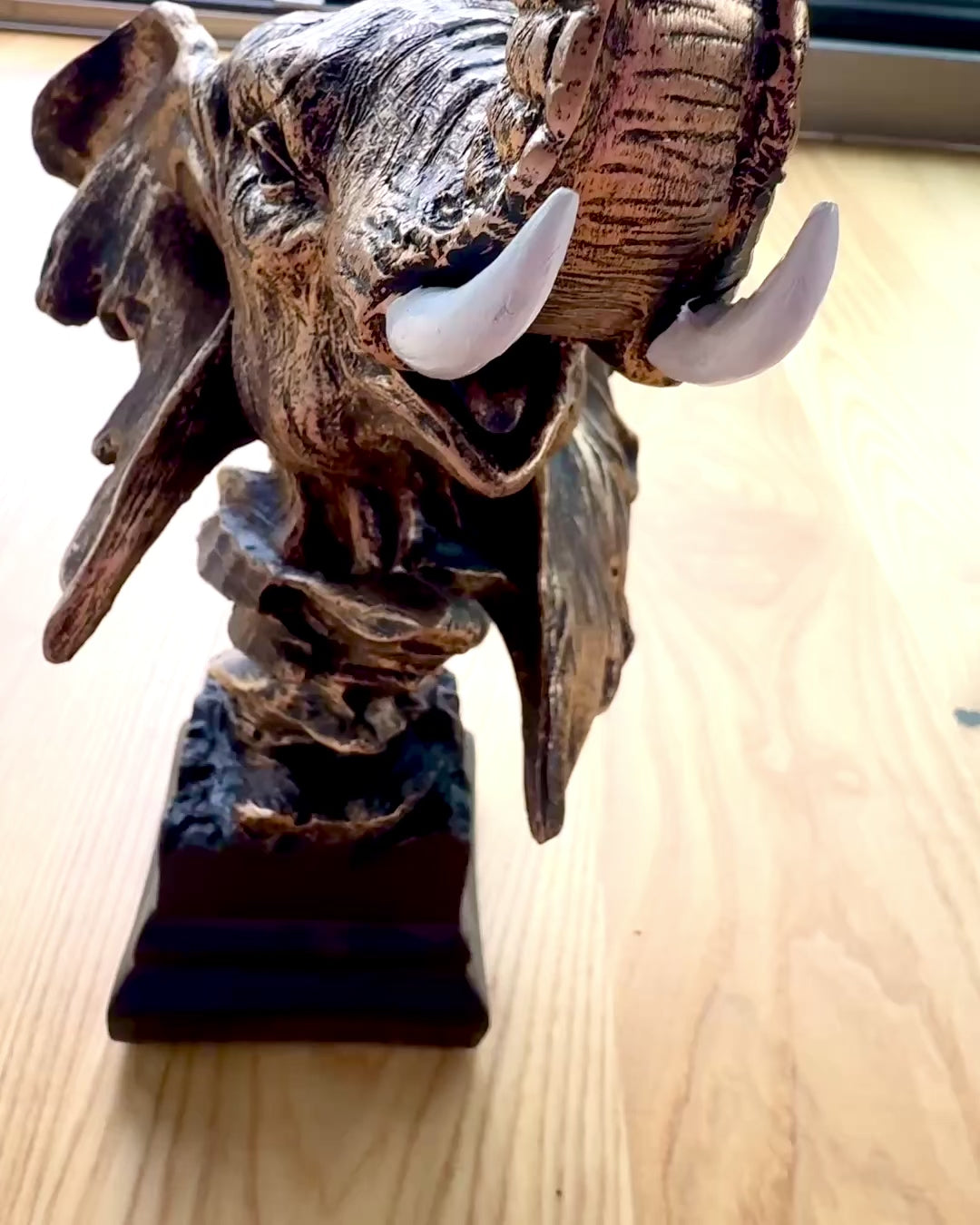 Dekorative Statuette "Stolz der Savanne" – Elefantenkopf-Figur mit Gravurmöglichkeit, als Geschenk