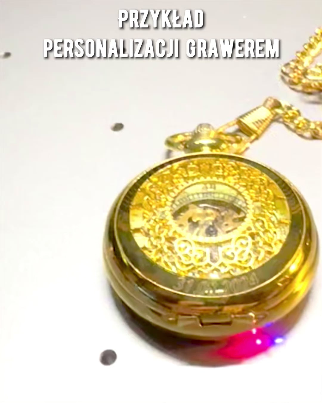 Montre de Poche Rétro Sculptée avec Mécanisme à Remontage Manuel, couleur Dorée avec Échelle Romaine et Cadran Lumineux, Style Vintage