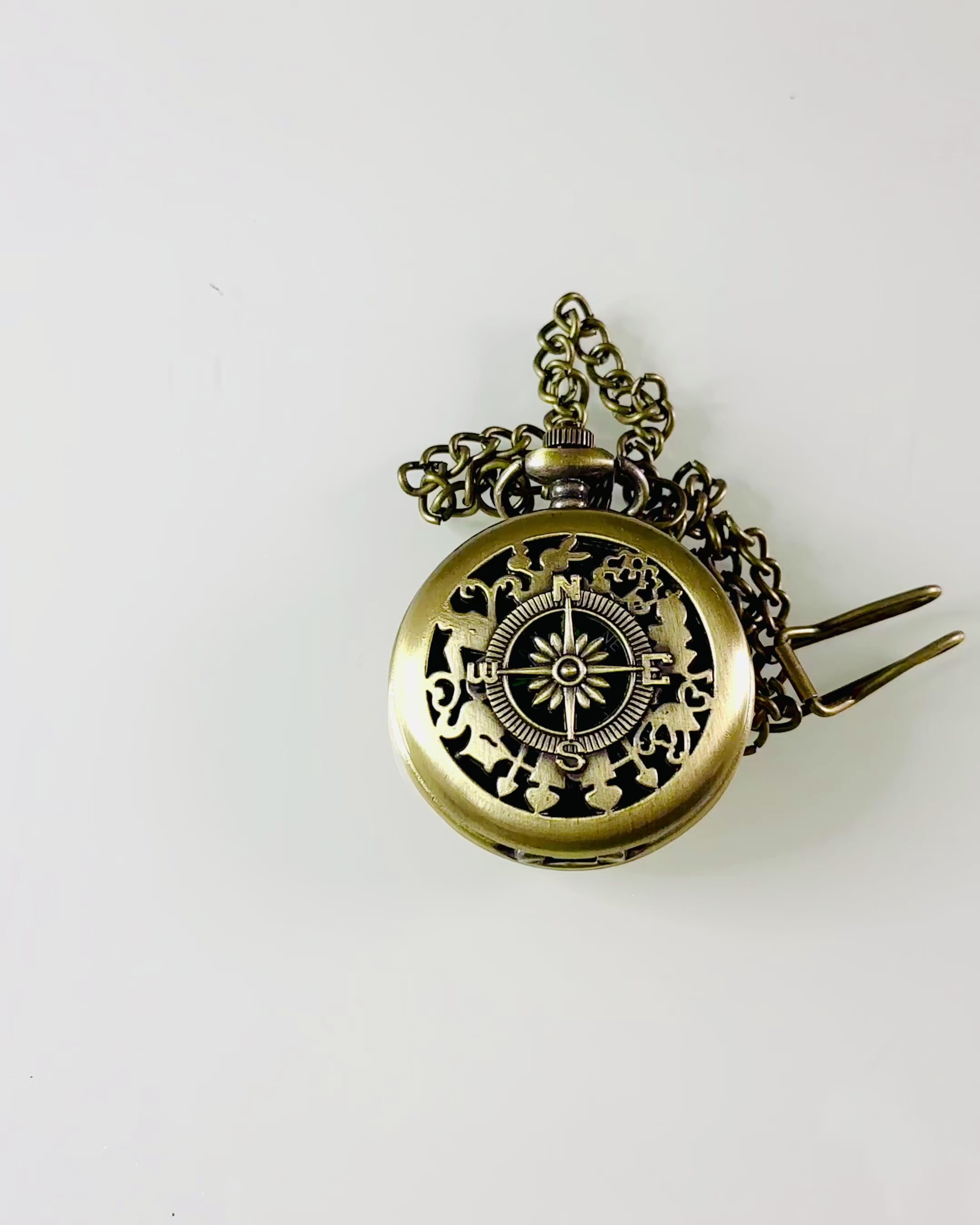 Compas de Poche Antique en Bronze et Or avec Motif Ajourné – Parfait pour les Explorateurs et les Amateurs de Rétro. Personnalisation par Gravure