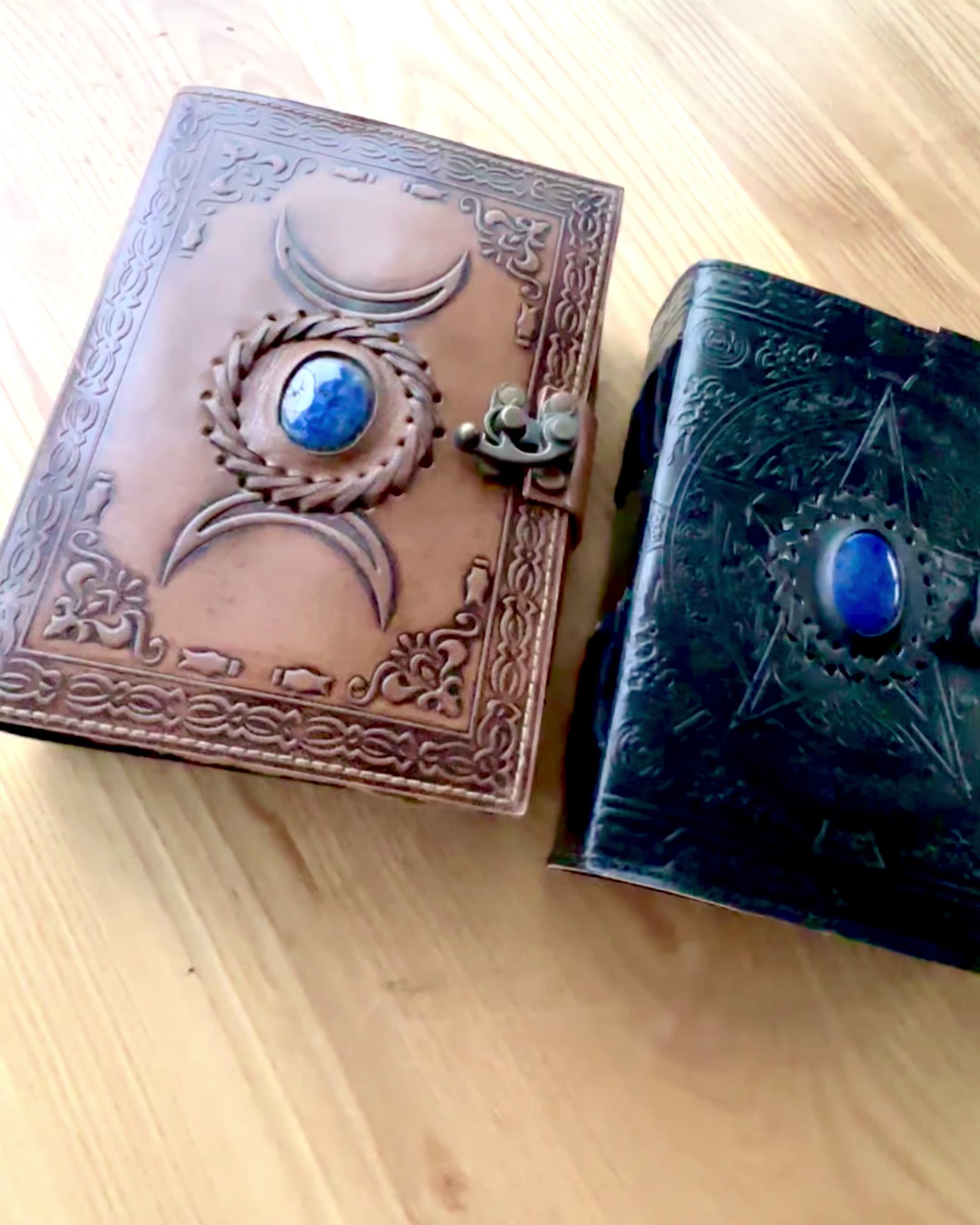 Journal Premium, Motif Antique, Carnet en Cuir "Chronique Magique" 200 pages, 2 variantes au choix, personnalisation par gravure