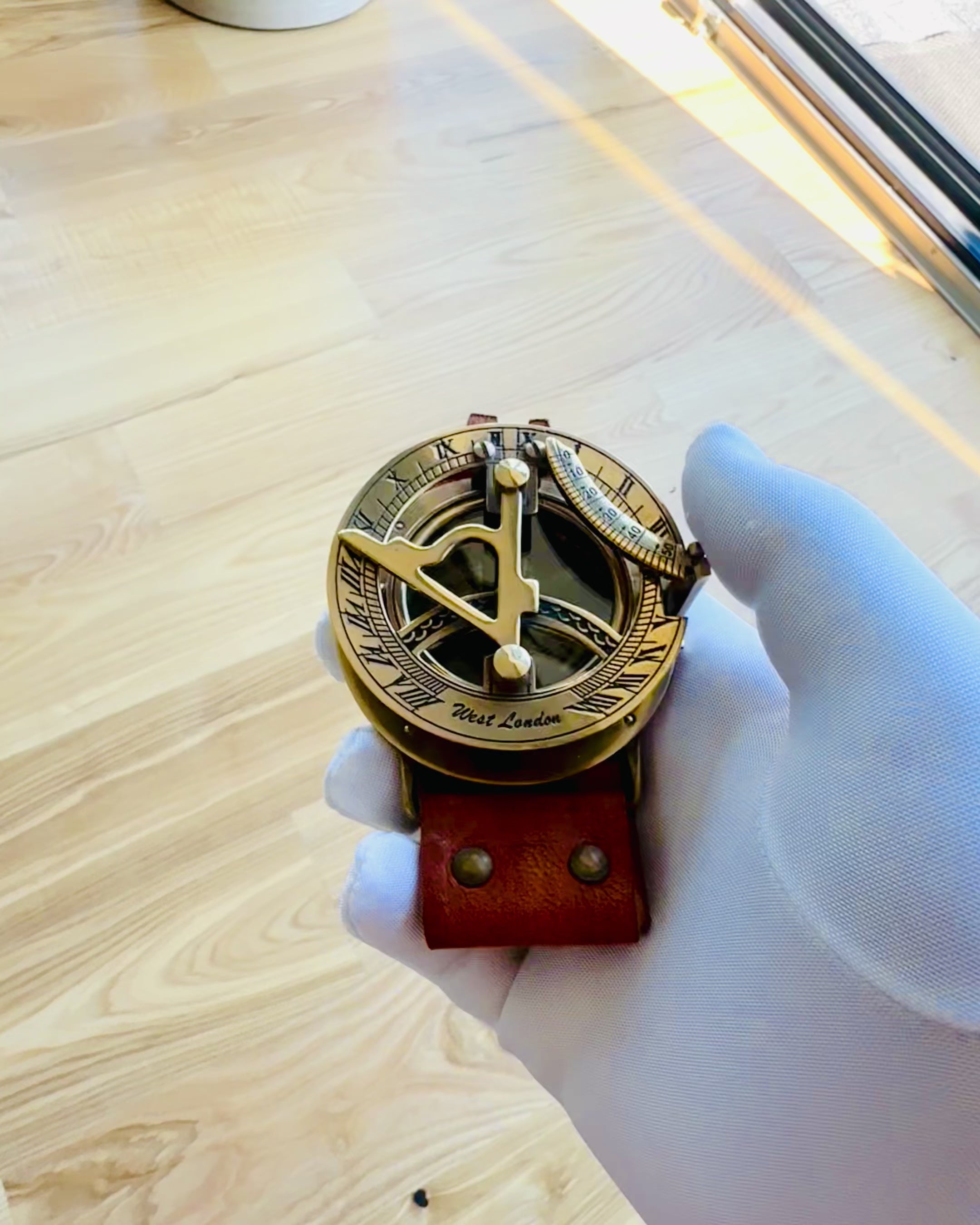 Montre Solaire "Compas Antique", montre-bracelet avec compas, possibilité de personnalisation par gravure