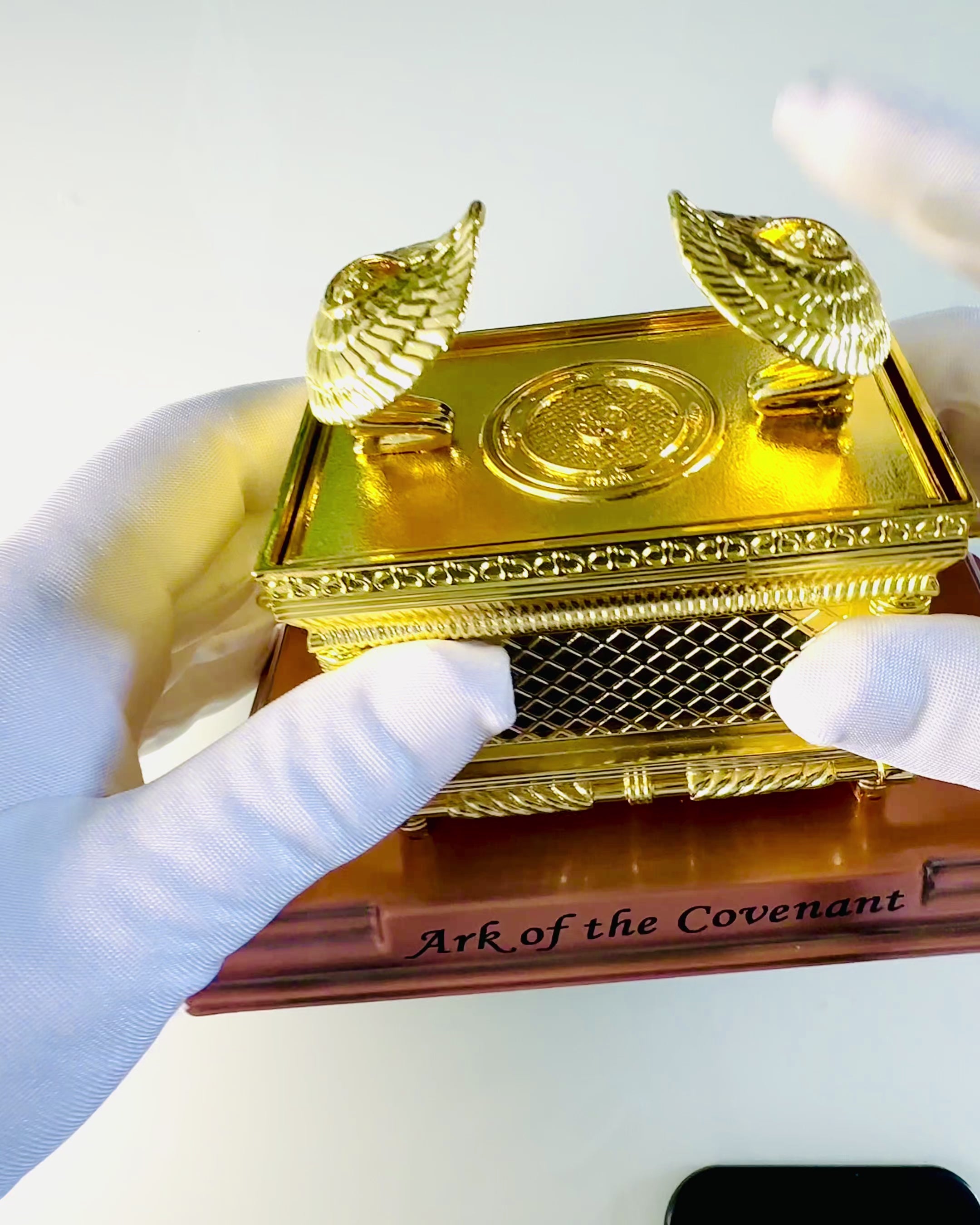 Replica of the Gilded Ark of the Covenant, Decorative Ark Figurine with Copper Stand, Jerusalem Inspiration, 18x10x12 cm