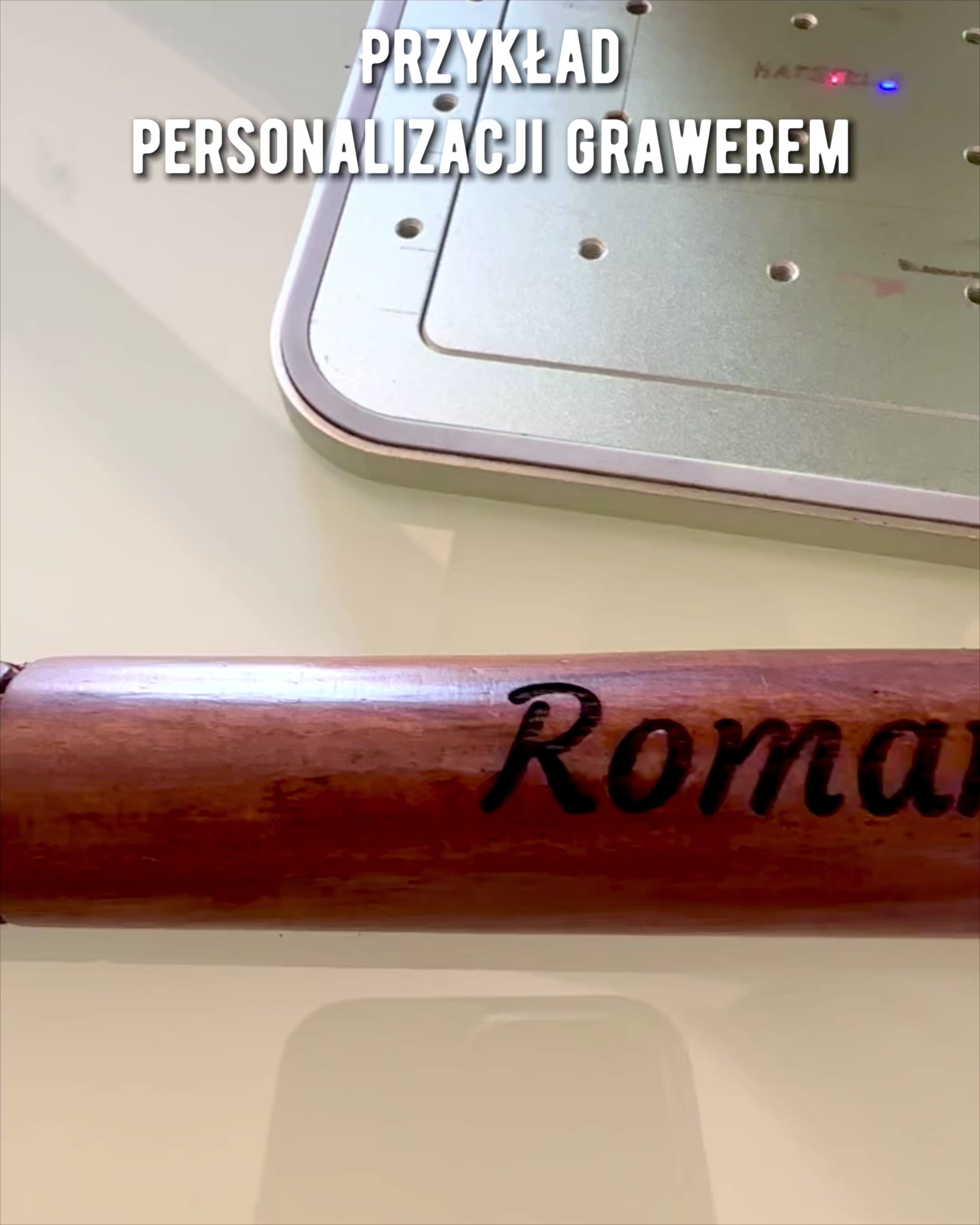 Canne de Voyage Sculptée à la Main, pour la marche "Królewski Wędrowiec" en couleur marron avec motifs