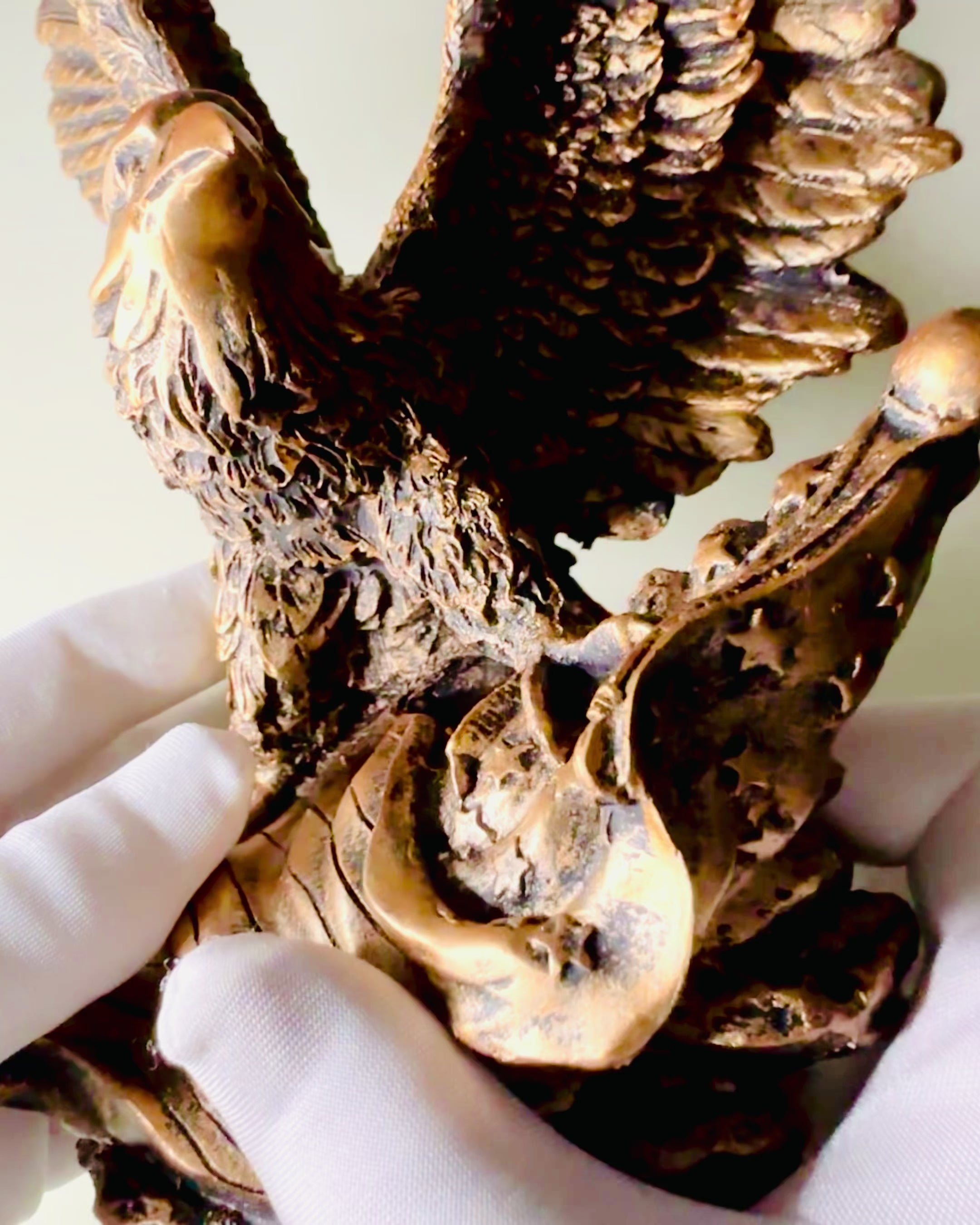 "Władca Wiatrów" - Sculpture Rétro d'Aigle au Style Vintage avec Option de Gravure