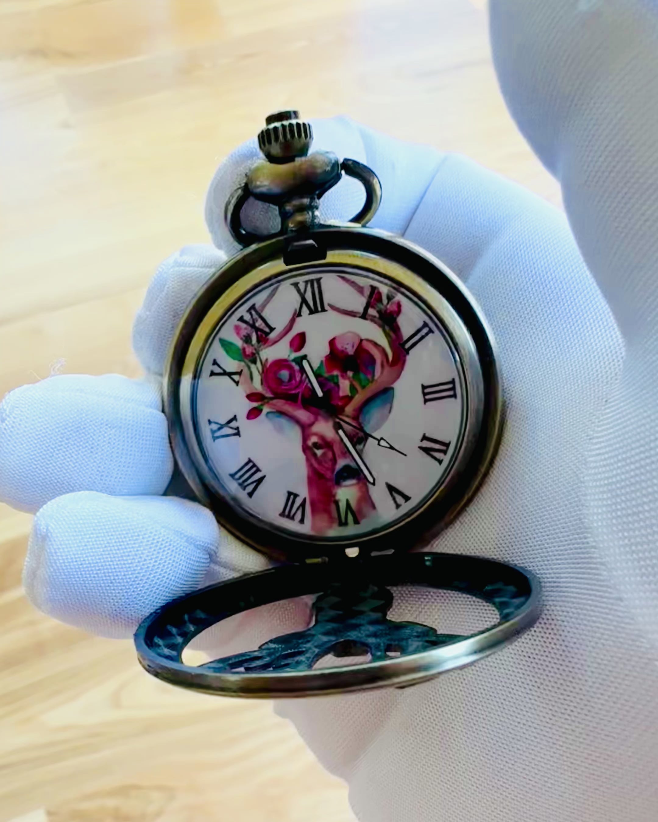 Montre de poche Gardien de la Forêt - Élégante montre avec motif de cerf, possibilité de personnalisation par gravure