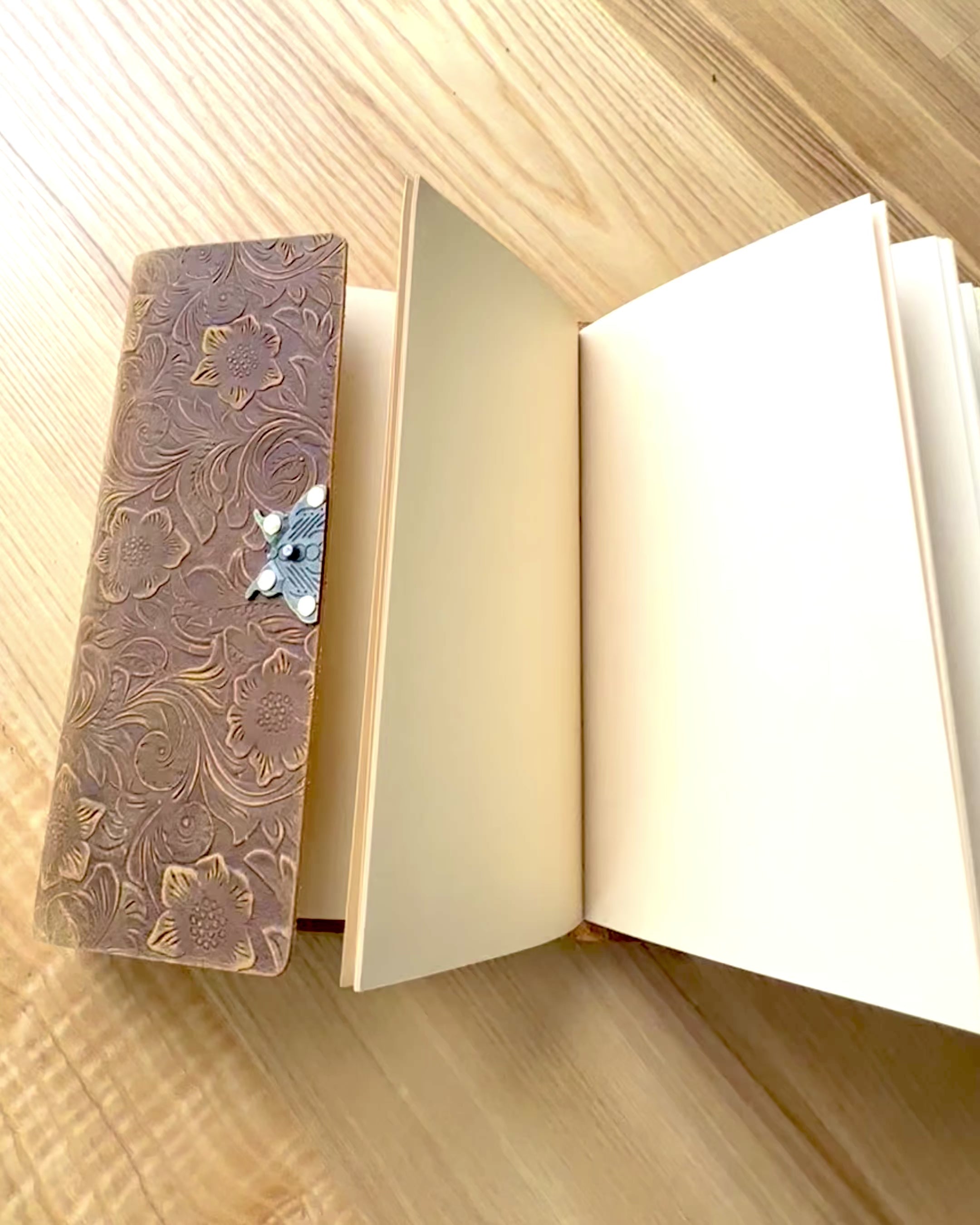 Luxe Retro Notitieboek met Leren Omslag - "Vintage Elegance", 480 pagina's, mogelijkheid tot personalisatie met gravure