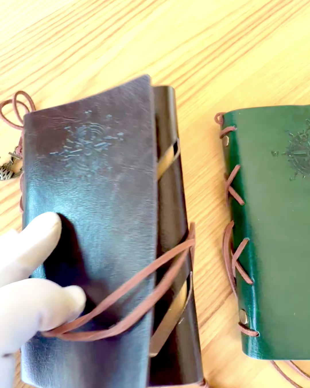 Carnet de Notes Nautique Vintage Taille A6 ou A7 - avec Motif de Boussole et Pages à Roulement - Disponible en différentes Variantes de Couleurs, possibilité de gravure