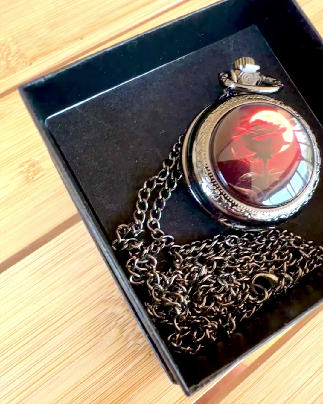 Montre de Poche Rose de Nuit, possibilité de personnalisation avec gravure pour cadeau