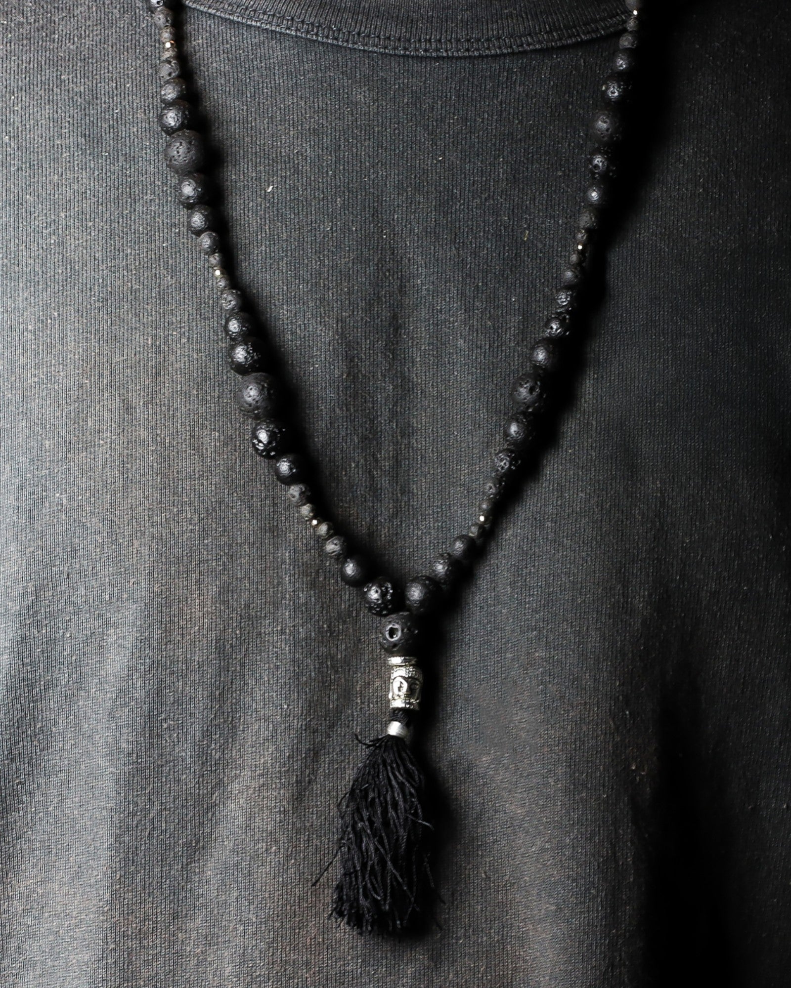 Collier Essence du Volcan – Énergie d’ancrage