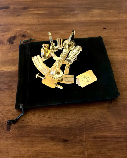 Sextant Artistique de couleur dorée - possibilité de personnalisation par gravure