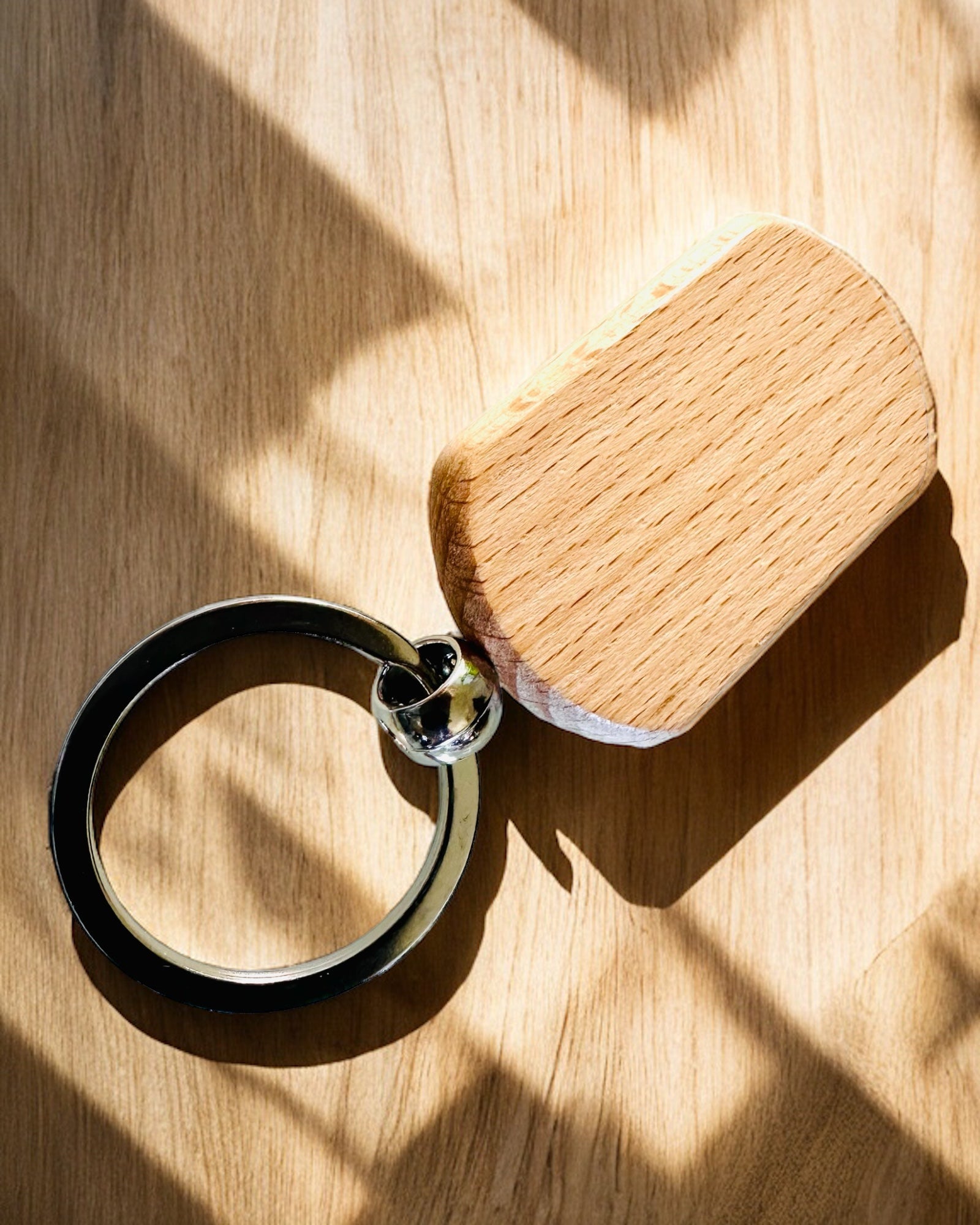 Porte-clés Élégant en Bois avec Personnalisation par Gravure – Idéal pour un Cadeau