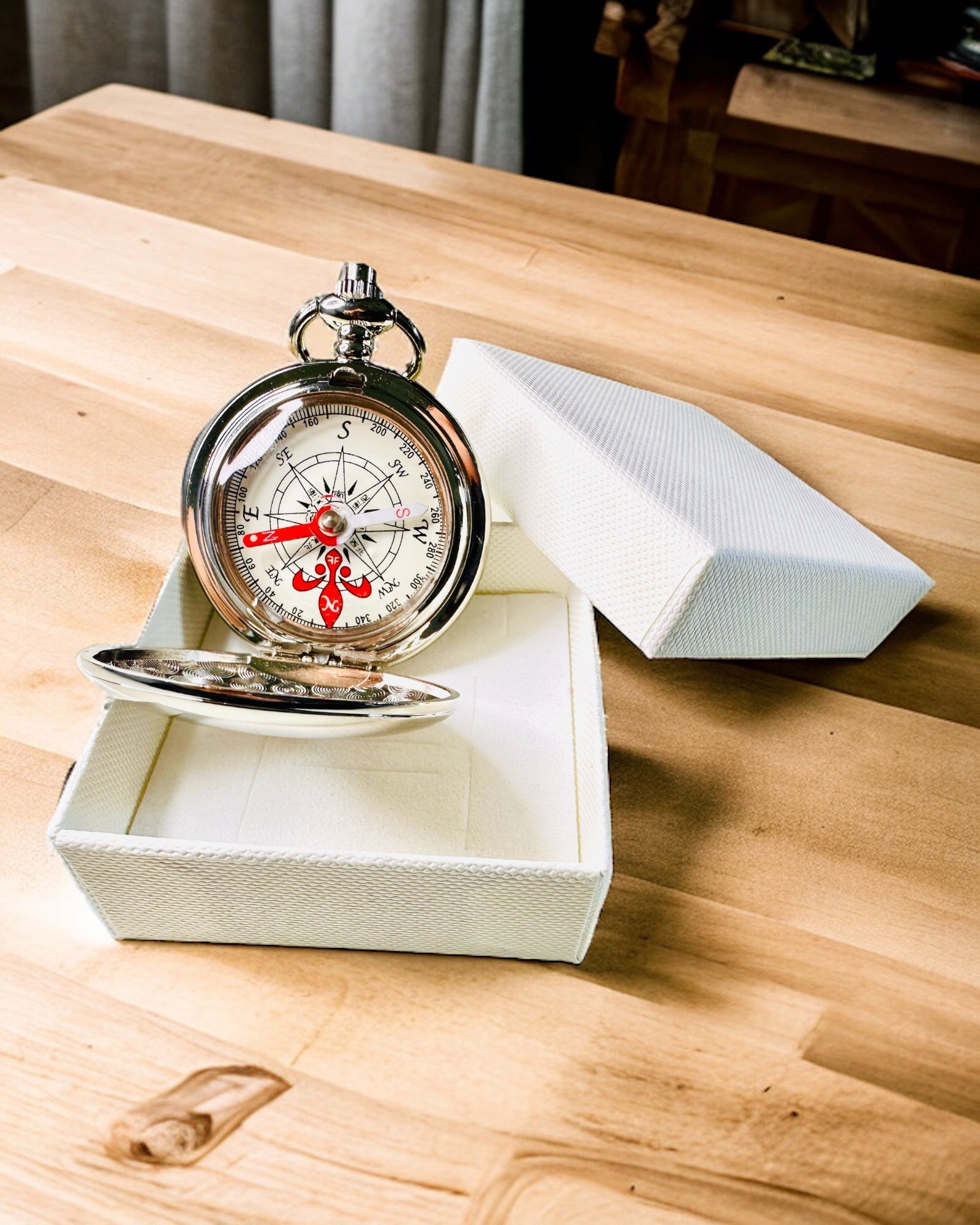 Mini Compass "Explorer" – Portable and Elegant, Ideal for Backpacks and Outdoor Adventures