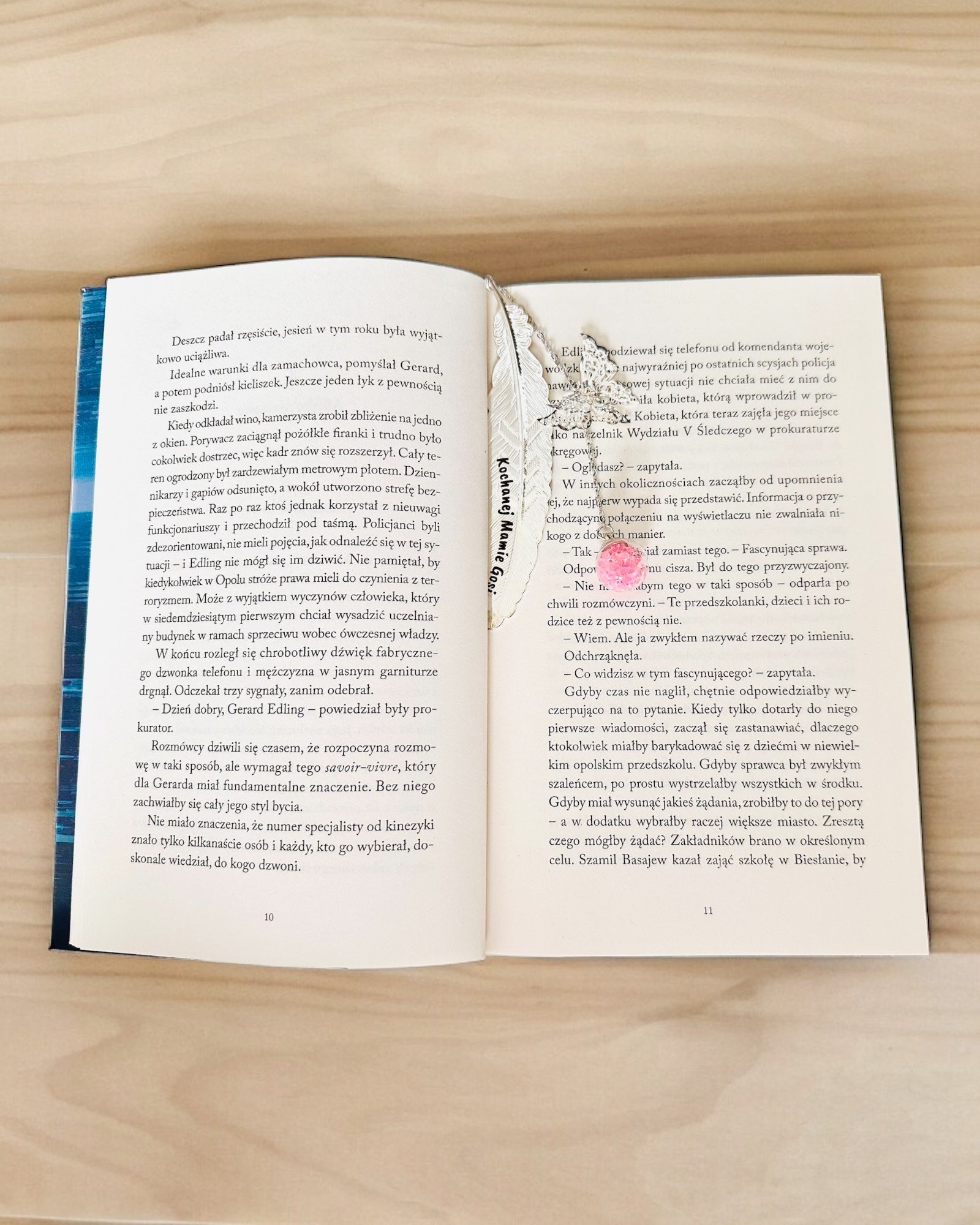 Creatieve Retro Stijl Boekenlegger met Veer- en Vlindermotief – Elegant Cadeau voor Moeder, Leraar, Promotioneel, Kleur Zilver/roze