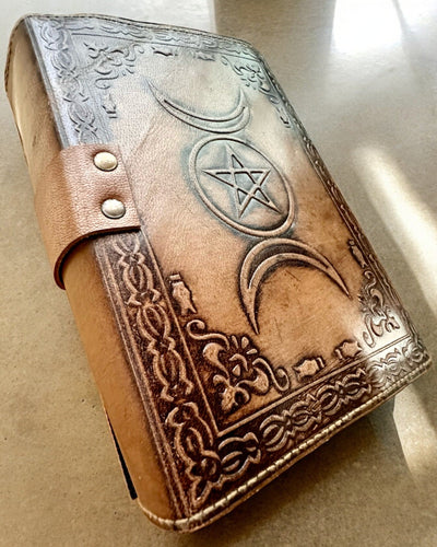 Journal Premium, Motif Antique, Carnet en Cuir "Chronique Magique" 200 pages, 2 variantes au choix, personnalisation par gravure