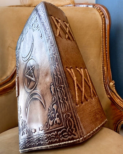 Journal Premium, Motif Antique, Carnet en Cuir "Chronique Magique" 200 pages, 2 variantes au choix, personnalisation par gravure