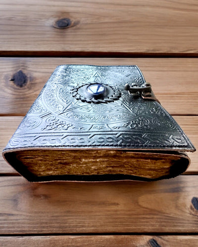 Journal Premium, Motif Antique, Carnet en Cuir "Chronique Magique" 200 pages, 2 variantes au choix, personnalisation par gravure