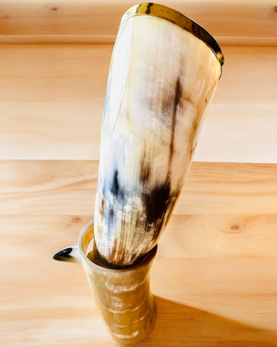 Gobelet en Corne "Viking Valor" - Gravé à la Main, Qualité Premium - 4 variantes au choix