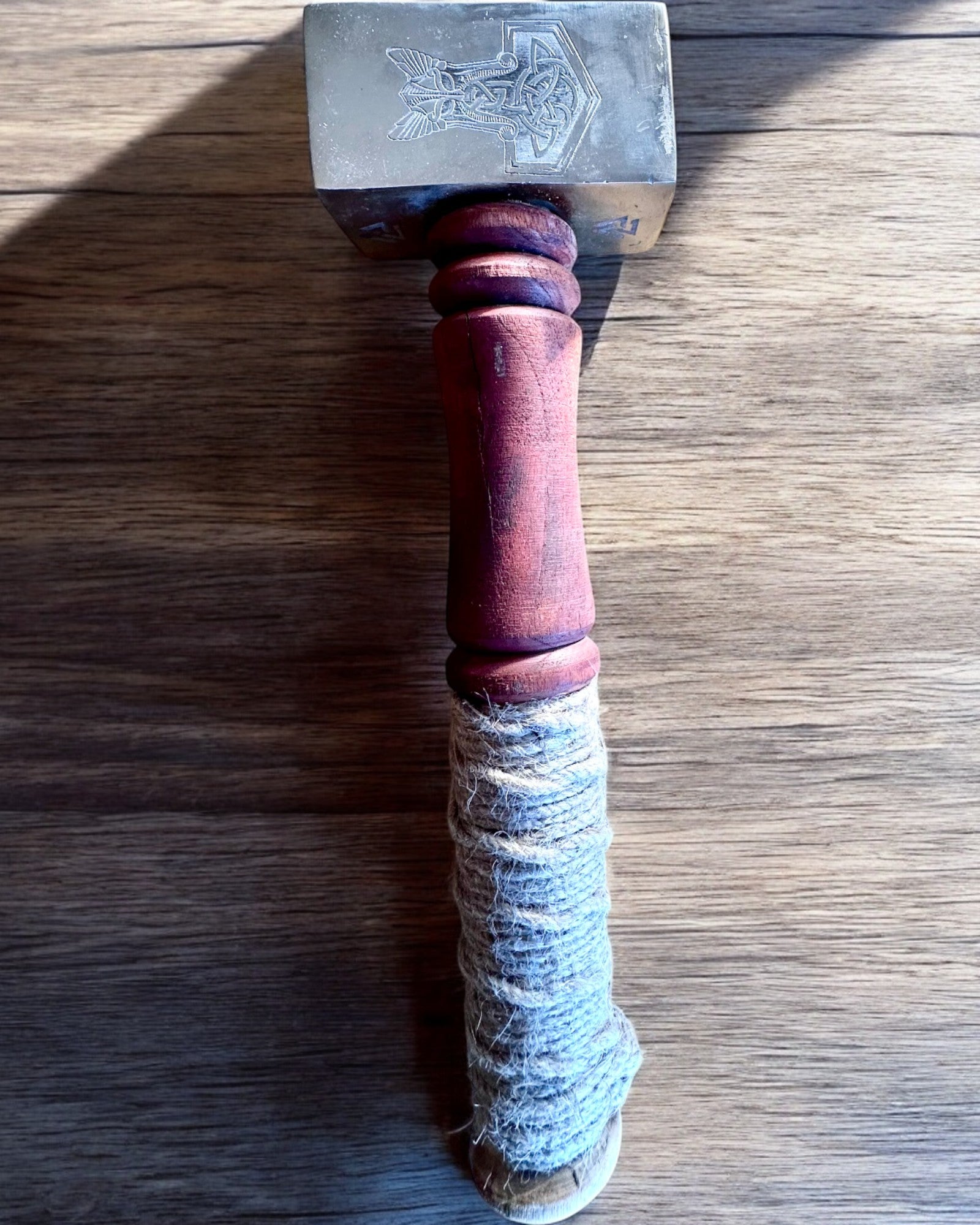 Młot Mjölnir Skaldów – 33 cm, Ręcznie Kuty Młot Wikingów z Opcją Grawerowania