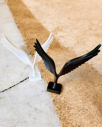 Elegante Engelsflügel-Figur 15 cm hoch – "Geflügelte Wächter", personalisierbar mit Gravur als Geschenk, Personalisierung, 2 Farbvarianten