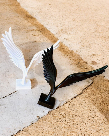 Elegante Engelsflügel-Figur 15 cm hoch – "Geflügelte Wächter", personalisierbar mit Gravur als Geschenk, Personalisierung, 2 Farbvarianten