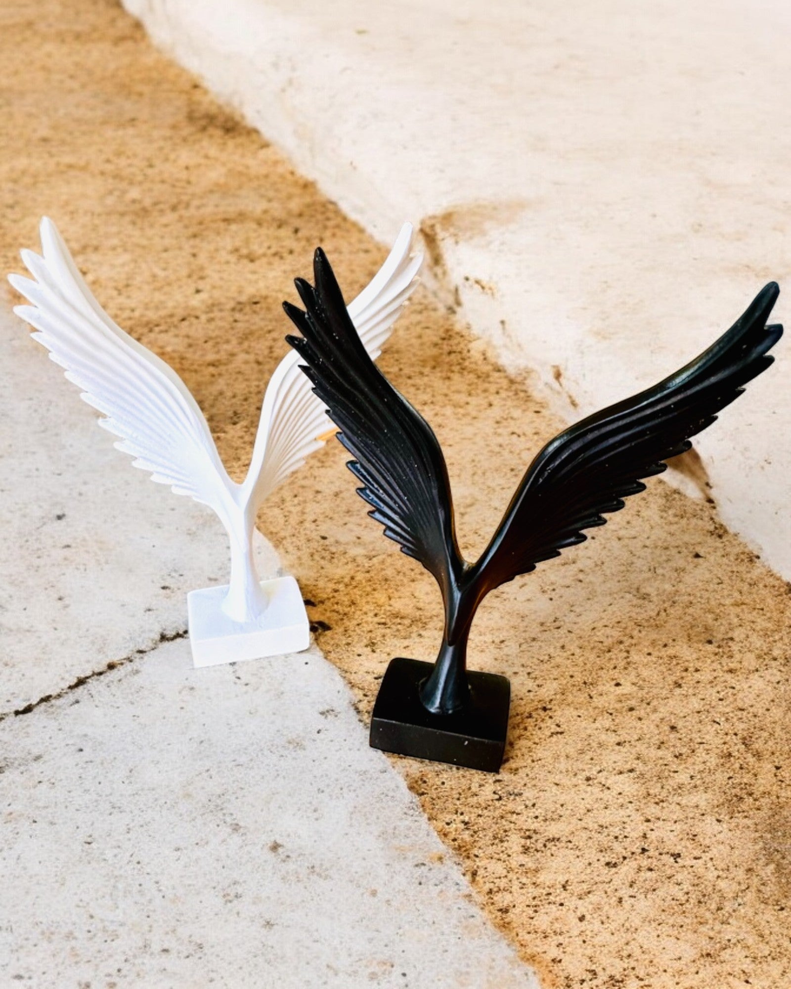 Elegante Engelsflügel-Figur 15 cm hoch – "Geflügelte Wächter", personalisierbar mit Gravur als Geschenk, Personalisierung, 2 Farbvarianten