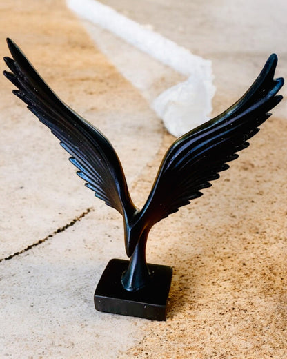 Elegante Engelsflügel-Figur 15 cm hoch – "Geflügelte Wächter", personalisierbar mit Gravur als Geschenk, Personalisierung, 2 Farbvarianten