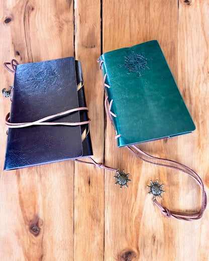 Carnet de Notes Nautique Vintage Taille A6 ou A7 - avec Motif de Boussole et Pages à Roulement - Disponible en différentes Variantes de Couleurs, possibilité de gravure