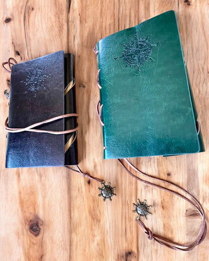 Carnet de Notes Nautique Vintage Taille A6 ou A7 - avec Motif de Boussole et Pages à Roulement - Disponible en différentes Variantes de Couleurs, possibilité de gravure