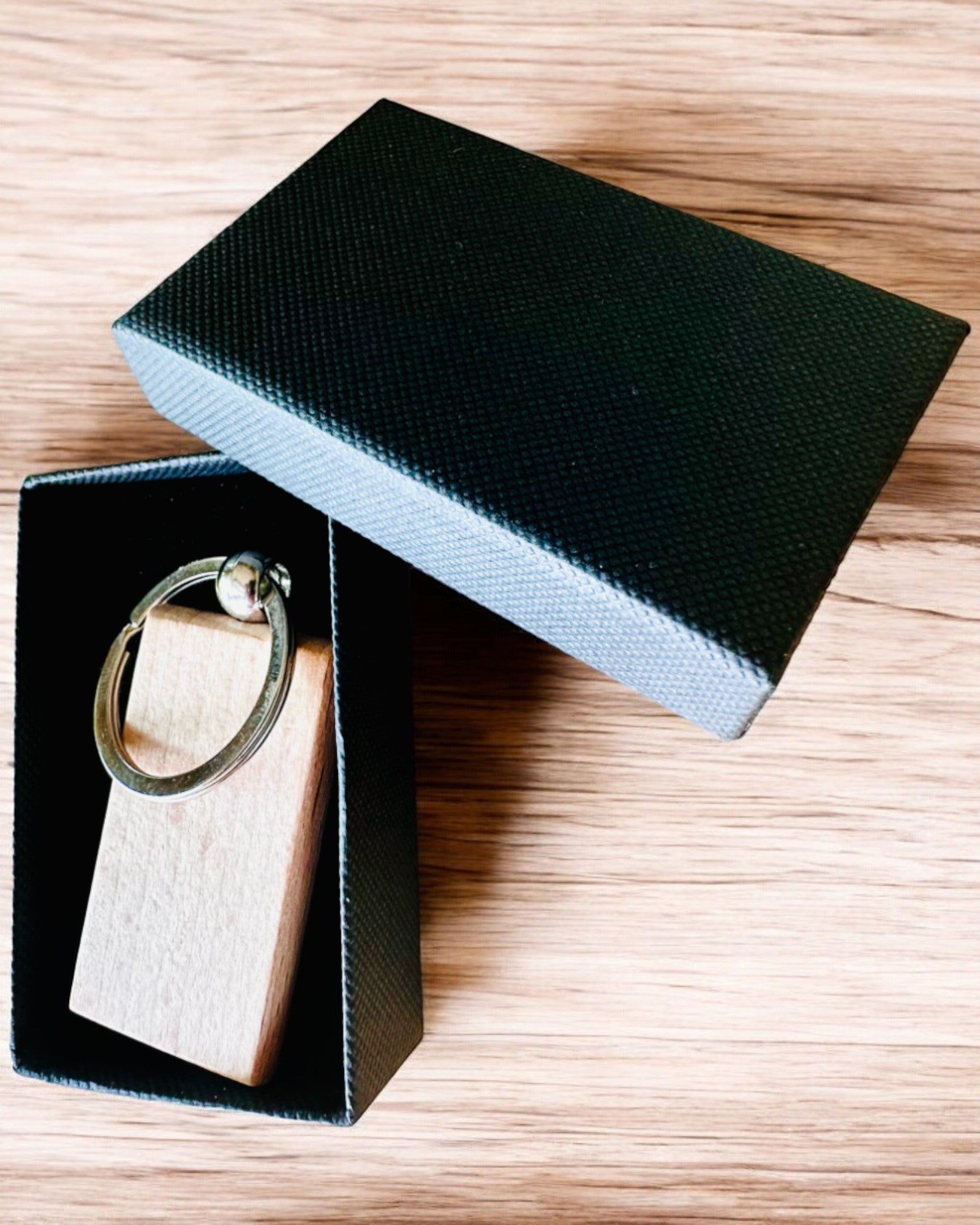 Porte-clés en bois avec personnalisation par gravure – Idéal pour un cadeau