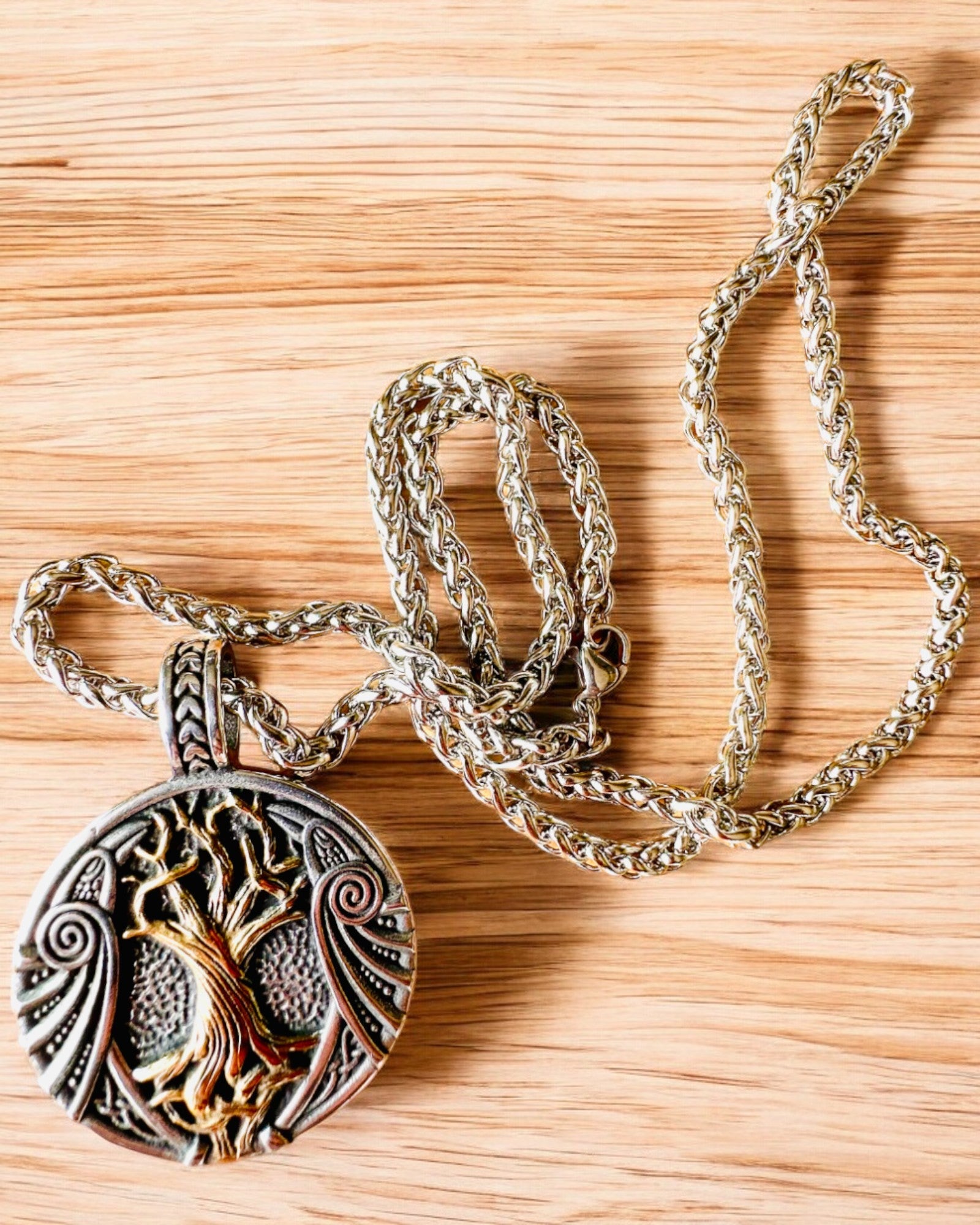 Collier "Arbre de Vie" en acier inoxydable avec personnalisation, avec le symbole Aegishjalmur, (Heaume de la Terreur)