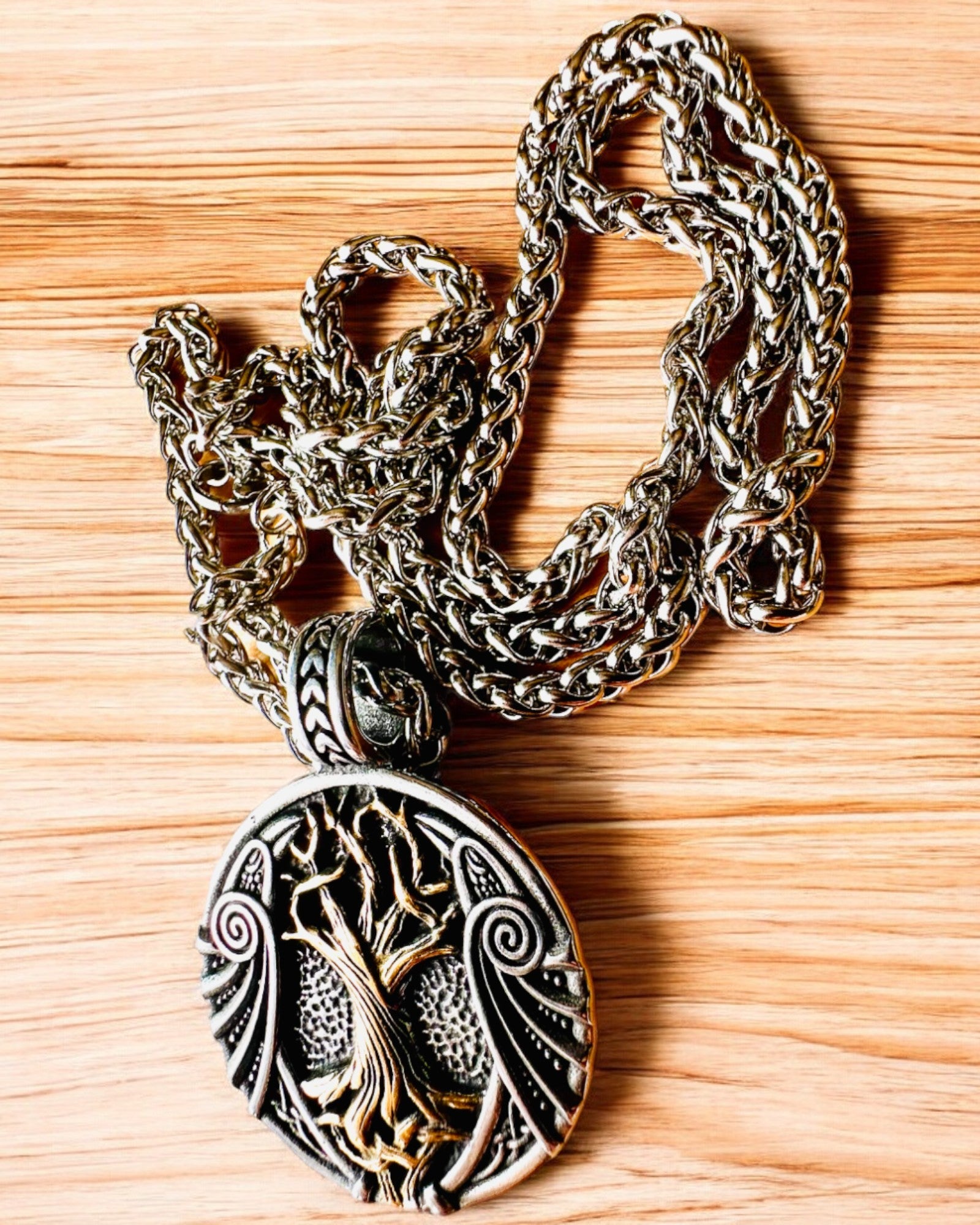 Collier "Arbre de Vie" en acier inoxydable avec personnalisation, avec le symbole Aegishjalmur, (Heaume de la Terreur)
