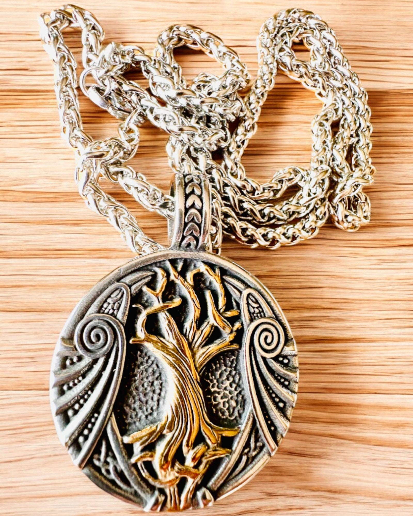 Collier "Arbre de Vie" en acier inoxydable avec personnalisation, avec le symbole Aegishjalmur, (Heaume de la Terreur)