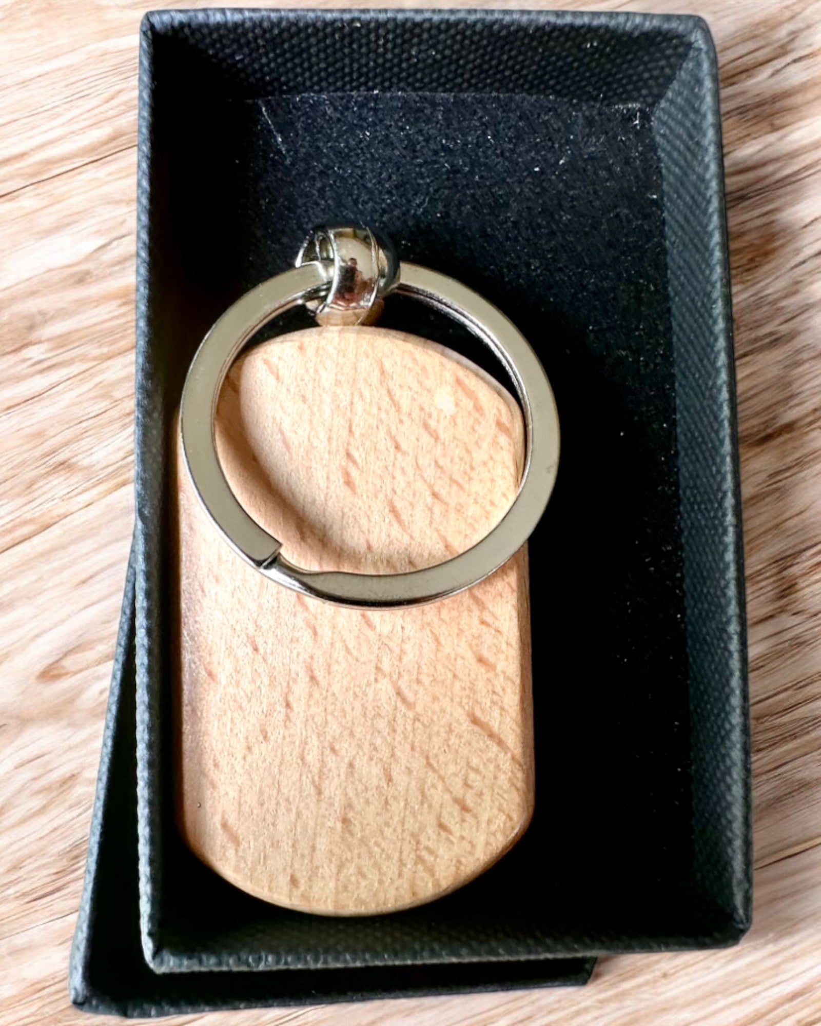 Elegante Houten Sleutelhanger met Mogelijkheid tot Graveren – Ideaal als Cadeau