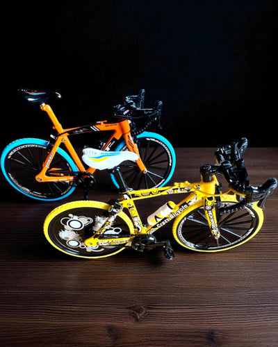 Modèle miniature en métal Vélo de collection "Speed Rider 1.2" – personnalisation avec gravure pour cadeau, 2 variantes de couleur