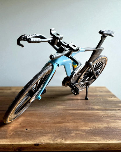 Modèle Miniature de Vélo de Triathlon « SpeedStorm 1.2 » personnalisation par gravure pour cadeau