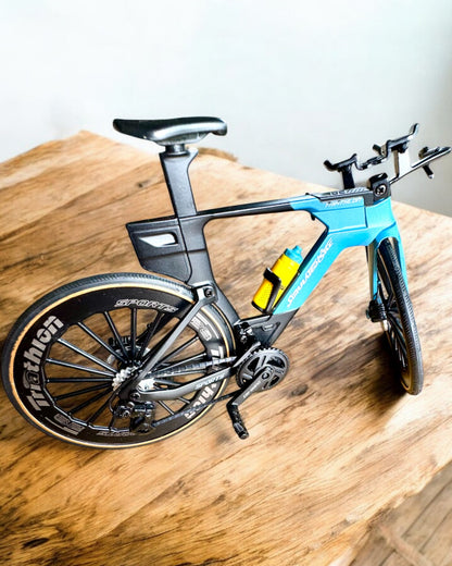 Modèle Miniature de Vélo de Triathlon « SpeedStorm 1.2 » personnalisation par gravure pour cadeau
