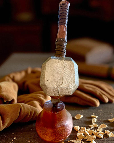 Storm Relic – decorative hammer with base, 26 cm, handmade, customizable with engraving for a gift