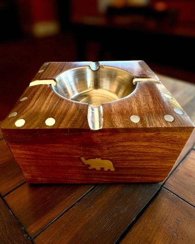 Rhino – Handcrafted ashtray made of Shisham wood and brass, 11 cm wide, customizable with engraving