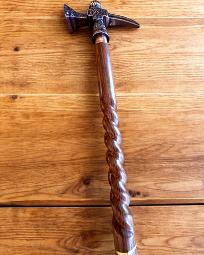 Wandelstok - WIKING met een kop in de vorm van een strijdhamer, mogelijkheid tot personalisatie met gravure als cadeau