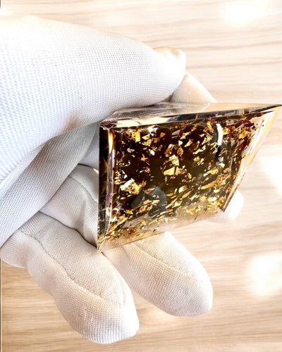 Orgonite Energy Pyramid of Cosmic Energy - Amulet with Amethyst and Shavings