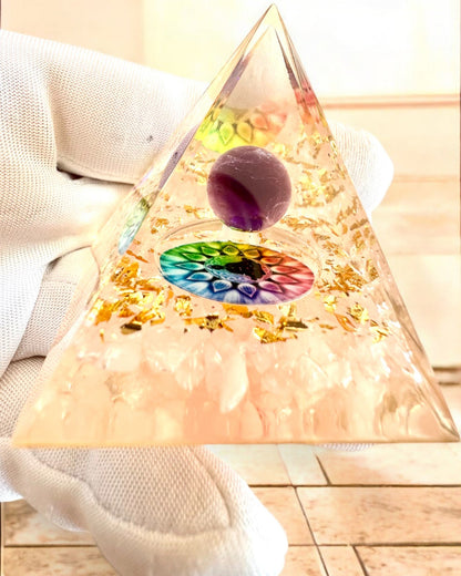 Orgonitische Energiepiramide "Harmonie van Licht" - Kristallen, als cadeau